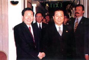 1998年4月在亚欧首脑会议期间，金大中会见朱镕基总理。