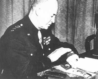 1944年6月6日是“霸王行动”的D日艾森豪威尔下达进攻命令